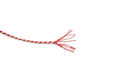 Нитка  ХБ 50 текс х 15 бело/красная по 120 м в диспенсере